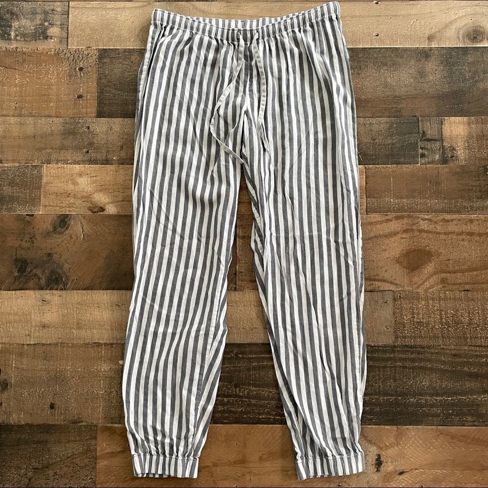 Victoria’s Secret Grey & White Striped Tapered Flannel Pajama Bottoms Sleepwear - Picture 3 of 10